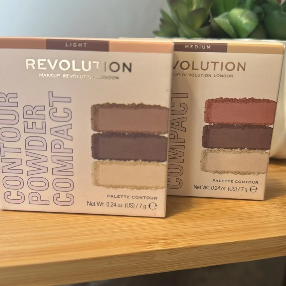 New Revolution Contour Powder Compact - Light or Medium Shades Palette